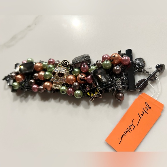NWT Betsey Johnson Ghost Skull Halloween Statement Bracelet - Picture 5 of 5